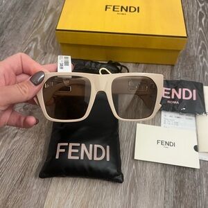 NWT FENDI baguette 40124 runway  Beige Sunglasses